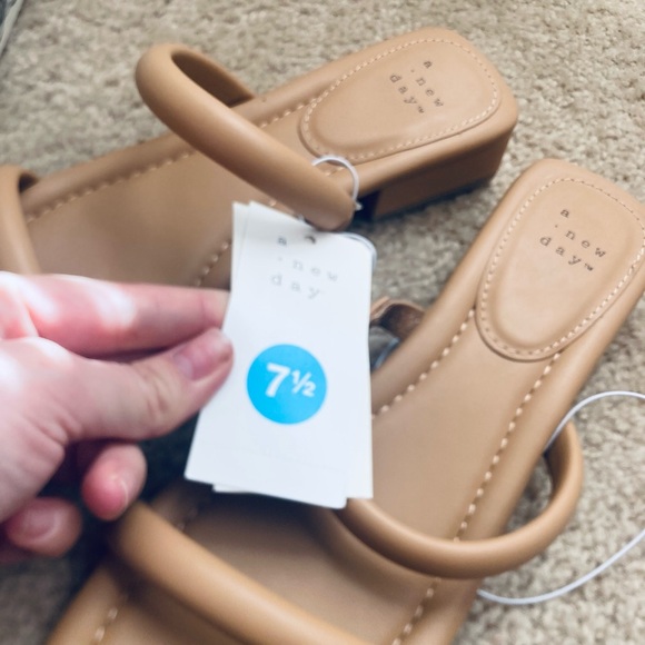 NWT Sandals - Picture 4 of 5